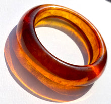 Load image into Gallery viewer, Amber resin bangle
