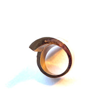 Load image into Gallery viewer, Spiral ring, brass
