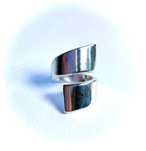 Load image into Gallery viewer, Spiral ring, silver
